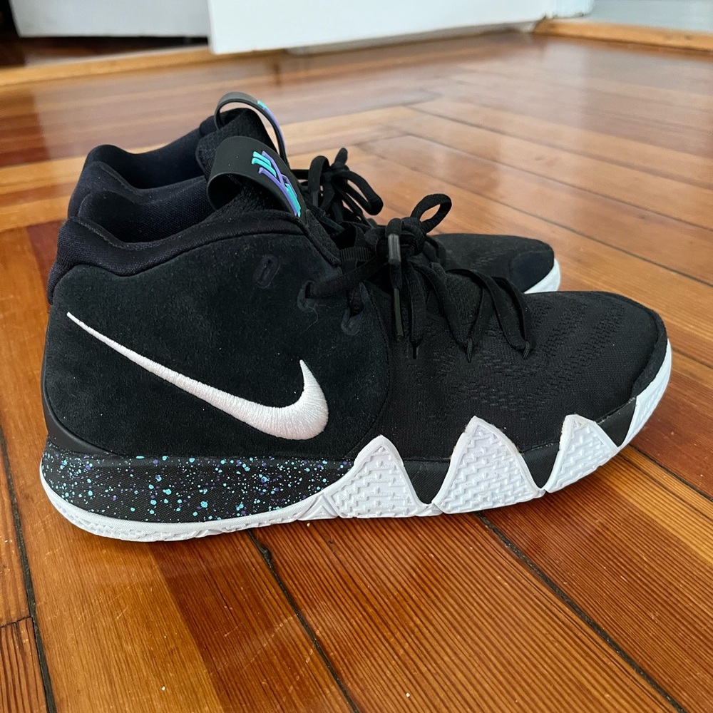 Kyrie 4 GS Sneakers